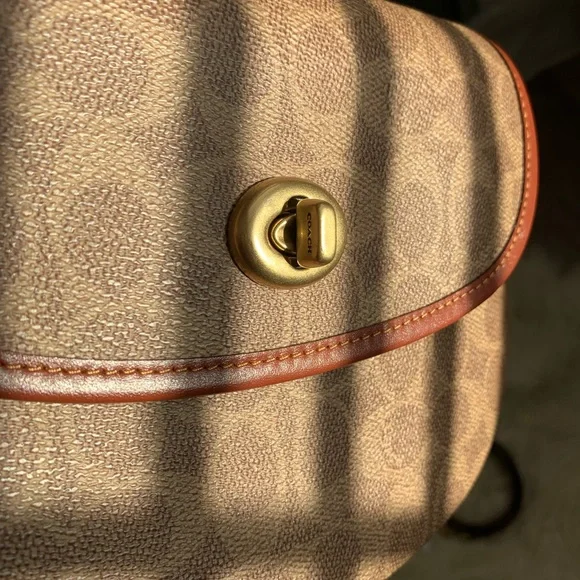 Coach Willow Saddle Bag Signature B4/ Tan Rust - Picture 12 of 16